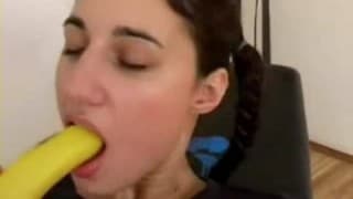 Uma banana para esta árabe Uma banana para esta árabe