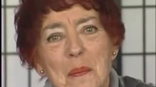 Velha brincando com vibrador Velha brincando com vibrador