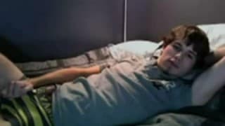 Um jovem gay tocando punheta