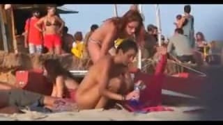 Nudistas sexy na praia