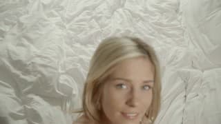 Ela vai consolar-se sozinha Ela vai consolar-se sozinha