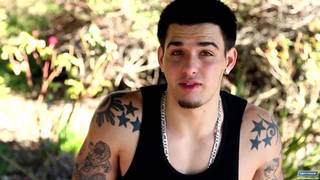 Um garoto se masturbando seu pênis Um garoto se masturbando seu pênis