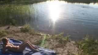 Três garotos fudendo uma garota bêbada!