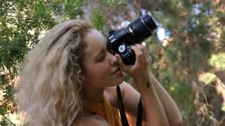 Um fotógrafo que desfruta da natureza Um fotógrafo que desfruta da natureza