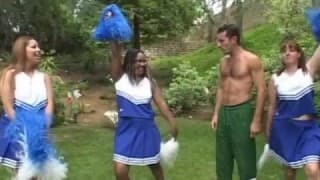Cheerleader fodida ao ar livre