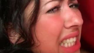 Uma puta gostosa para um ménage à trois