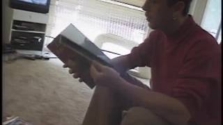 A líder de torcida negra com buceta peluda A líder de torcida negra com buceta peluda