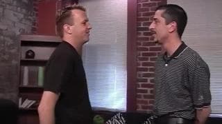 Amigos gays fodem juntos na sala de estar Amigos gays fodem juntos na sala de estar