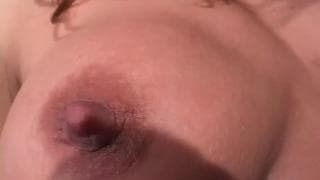 Candy, uma morena com big boobs para um cara de sorte