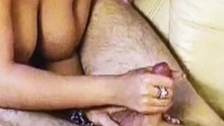 Morena amadora paga uma punheta caprichada Morena amadora paga uma punheta caprichada