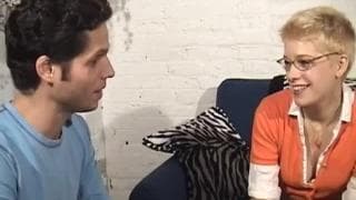 Jezebel fode um desconhecido que acaba de conhecer