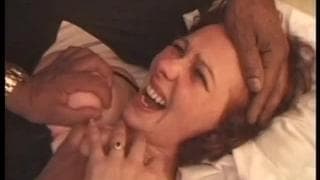 Coroa francesa toma rola grossa em um gang bang Coroa francesa toma rola grossa em um gang bang