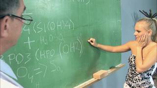 Barbie White apaixonada pelo seu antigo professor