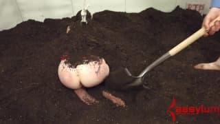 Ophelia é dominada e punida sexualmente