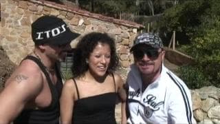 Caras aproveitam o sexo com esta mulher