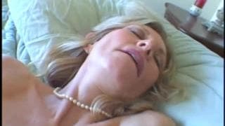 Baruska é uma coroa que ama pénis negro