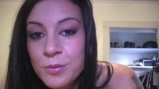 Essa morena paga punheta com arte