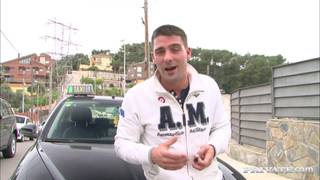 Yoha Galvez paga uma surpresa para o motorista do táxi