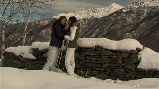 Gilda Roberts e Zafira fodem-se na neve Gilda Roberts e Zafira fodem-se na neve