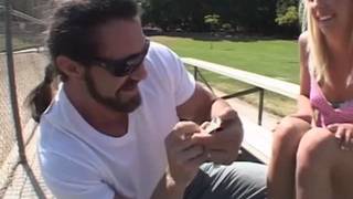 Eden Adams é uma jovem loira tomando uma rola grande Eden Adams é uma jovem loira tomando uma rola grande