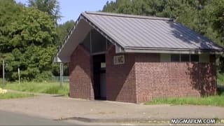 Esta Milf loira ganhar dinheiro chupando rola