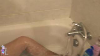 Hermine toma um banho bem quente !