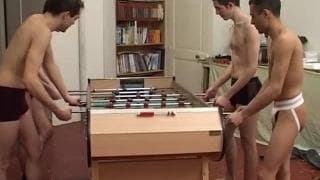 Jovens adolesntes num vídeo pornô gay francês