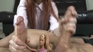 Esta mulher gosta de bonecas