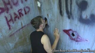 Mark vai lamber o rabo de um desconhecido Mark vai lamber o rabo de um desconhecido