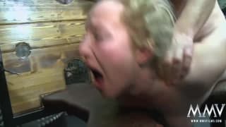 Um gangbang numa gaiola Um gangbang numa gaiola