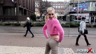 Loira a mijar-se no Boafoda