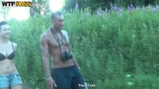 Ela só precisa de foder ao ar livre