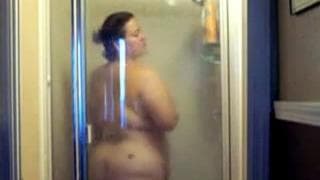 BBW masturba-se no chuveiro com um vibrador BBW masturba-se no chuveiro com um vibrador
