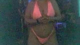 Esta MILF dança para nos na webcam Esta MILF dança para nos na webcam