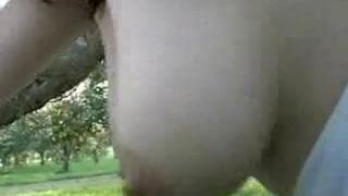 Sessão ao ar livre com uma ruiva peituda Sessão ao ar livre com uma ruiva peituda