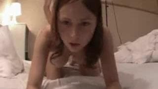 Este gajo adora as mamas da sua companheira Este gajo adora as mamas da sua companheira