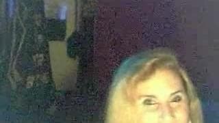 Esta Milf  faz uma dança sexy pela webcam  Esta Milf  faz uma dança sexy pela webcam