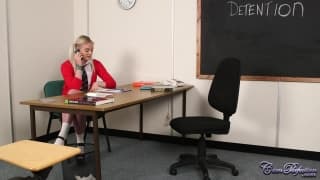 A estudante loira só quer piroca na boca