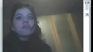Ele vê a namorada na câmara Ele vê a namorada na câmara