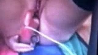 Uma coroa madura e seus brinquedos sexuais Uma coroa madura e seus brinquedos sexuais