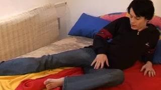 Valentino quer se masturbar a solo