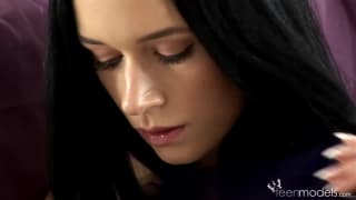 Anna se masturba com muita delicadeza Anna se masturba com muita delicadeza