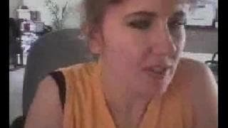 Uma amadora curiosa em frente a webcam Uma amadora curiosa em frente a webcam