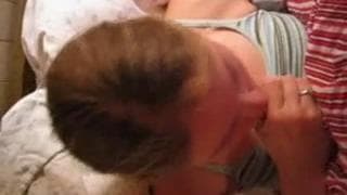 A loira adora chupar uma rola dura A loira adora chupar uma rola dura