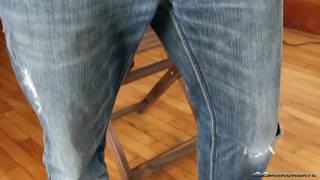 Um jovem a divertir-se neste video Um jovem a divertir-se neste video