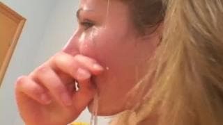 Ela quer toda a porra no seu rosto!