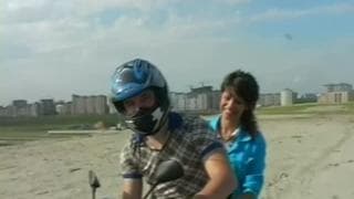 Princess dá uma volta de moto Princess dá uma volta de moto