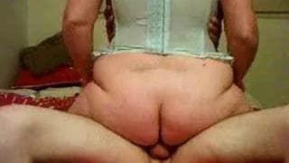 Mulher madura monta o pau do seu marido! Mulher madura monta o pau do seu marido!