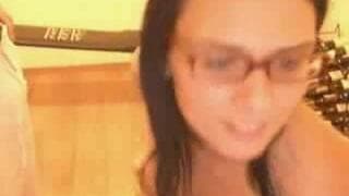 Morena mostra como chupa na webcam Morena mostra como chupa na webcam