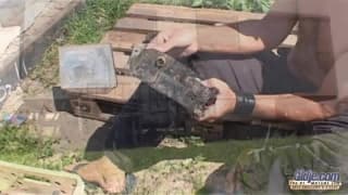 Esta bela morena gosta de caras mais velhos